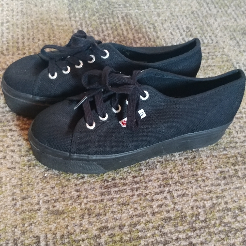 Superga Low ankle cut Platform Sneaker in Black